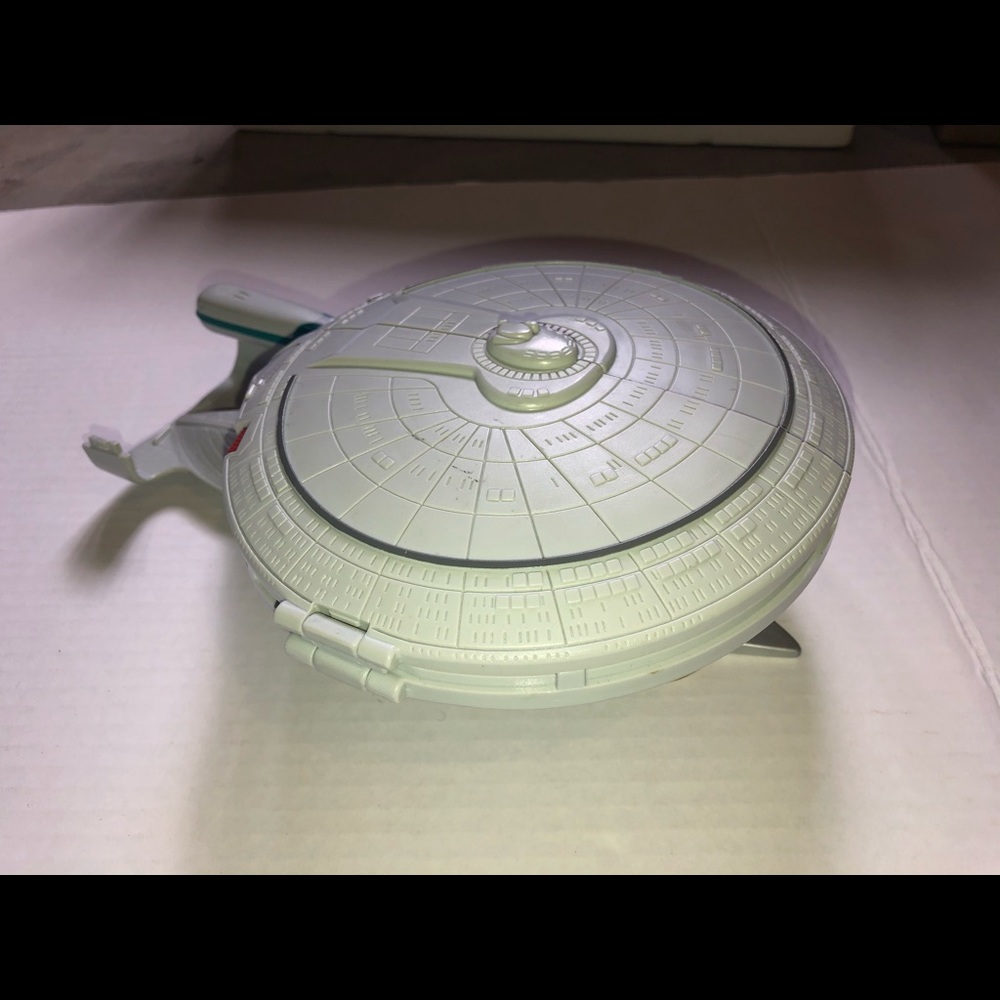 1995 start trek spaceship